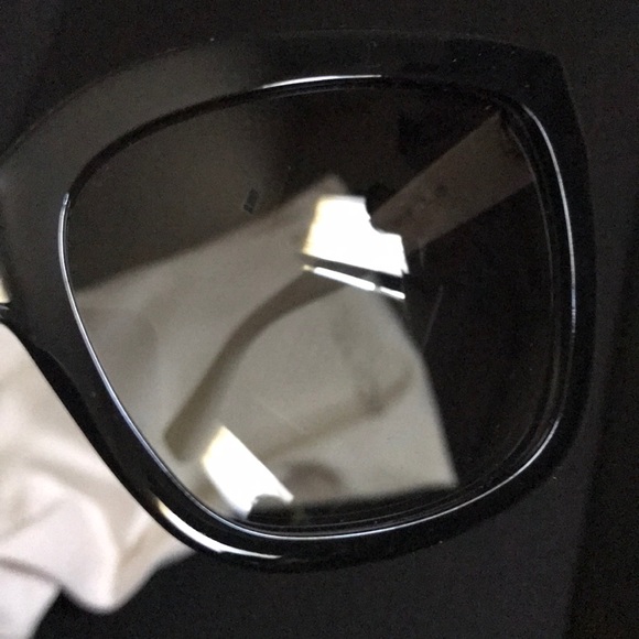 Michael Kor’s sunglasses - Picture 7 of 8